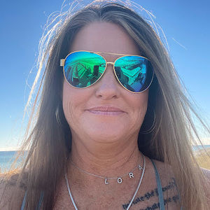 Meet your Posher, Lora